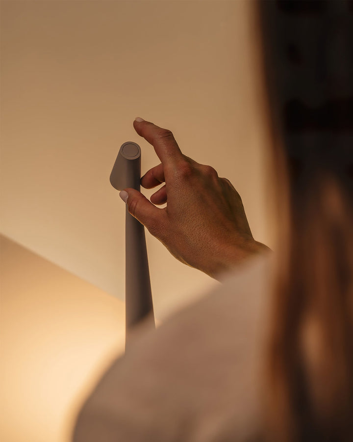 Skanto | EcoLight – Energieffektiv oppladbar skrivebordslampe