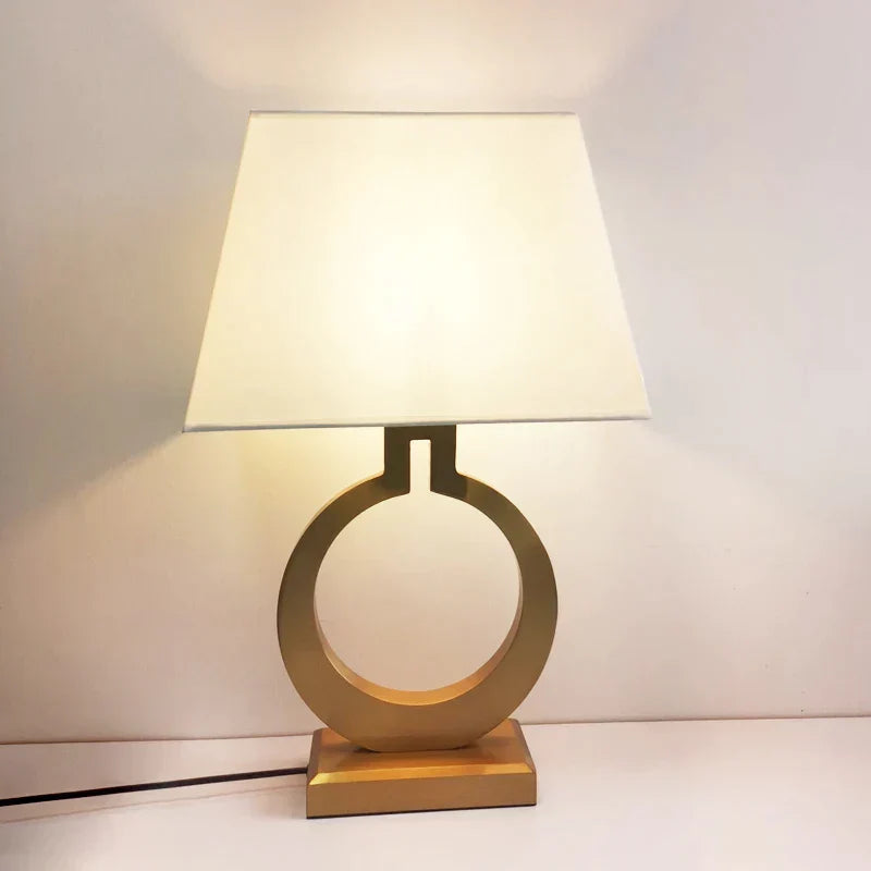 VillaGlow - Moderne Luksus Villa Bordlampe | Stilfull Belysning for Stue og Soverom | Skanto