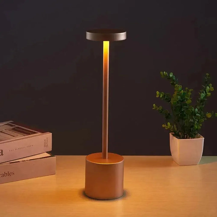 Astori - Oppladbar bordlampe uten kabel | Skanto