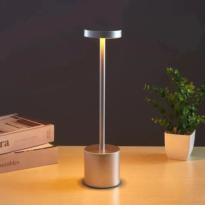 Astori - Oppladbar bordlampe uten kabel | Skanto
