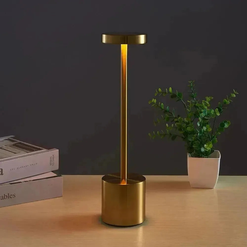 Astori - Oppladbar bordlampe uten kabel | Skanto