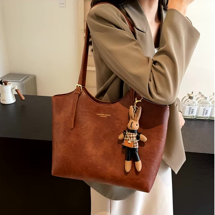 Skanto | Mirella | Klassisk Dame Shopper Bag med Charm – Elegant, Romslig & Tidøs
