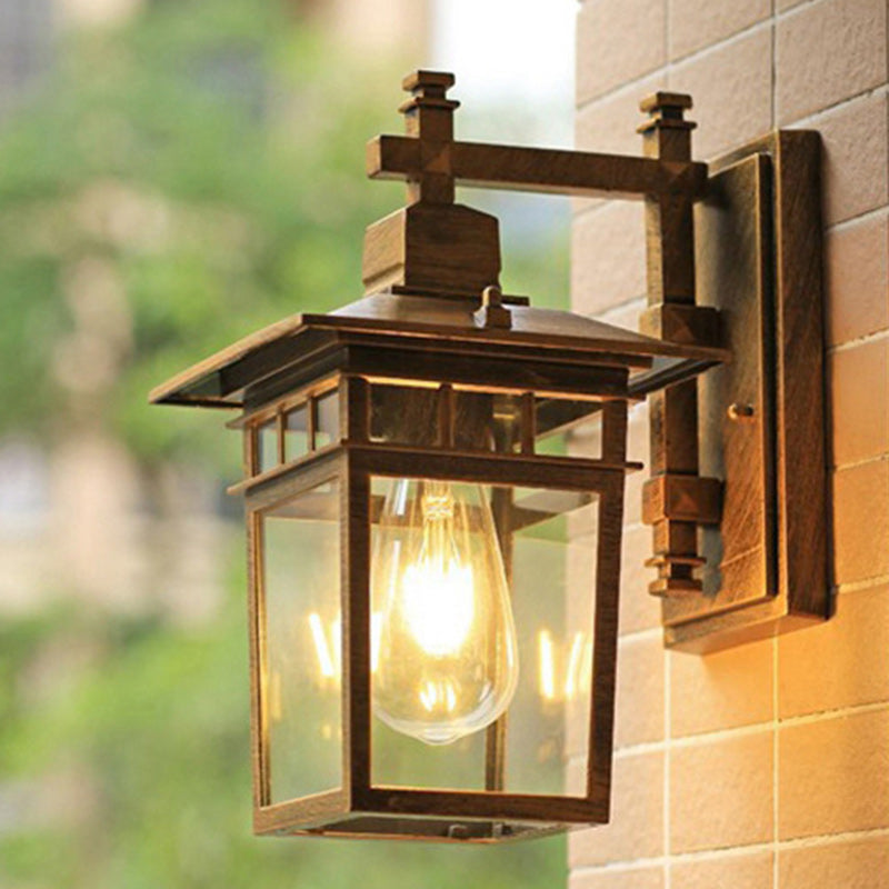 Tradisjonell rustikk støpt aluminium, jern og glass rektangulær 1-lys vegglampe for utendørs hage og terrasse | Skanto
