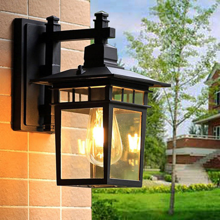 Tradisjonell rustikk støpt aluminium, jern og glass rektangulær 1-lys vegglampe for utendørs hage og terrasse | Skanto
