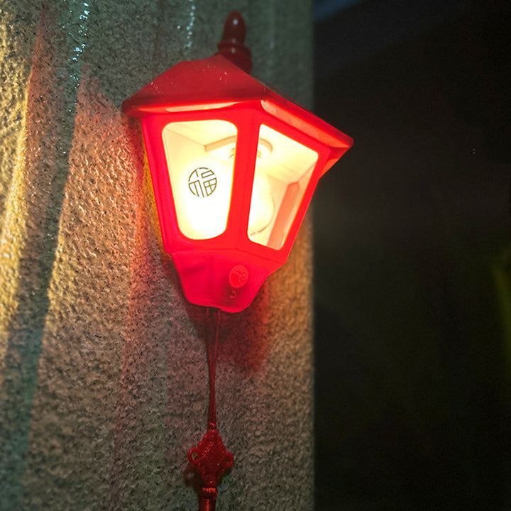 ABS Iron Fu-karakterkjegleformet solcelledrevet vegglampe med 1 lys for utendørs bruk