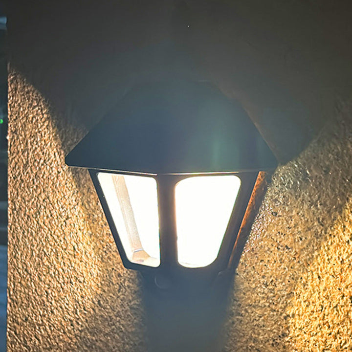 ABS Iron Fu-karakterkjegleformet solcelledrevet vegglampe med 1 lys for utendørs bruk