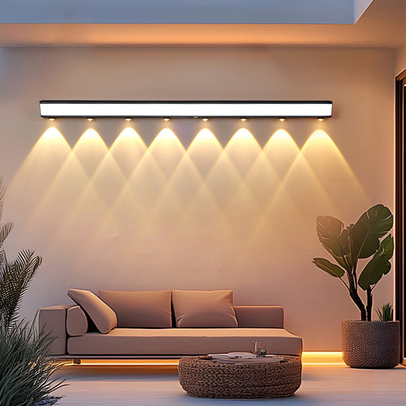 Soldrevet, vanntett, rektangulær LED-vegglampe med bevegelsessensor, laget av akryl, aluminium og rustfritt stål for terrassen