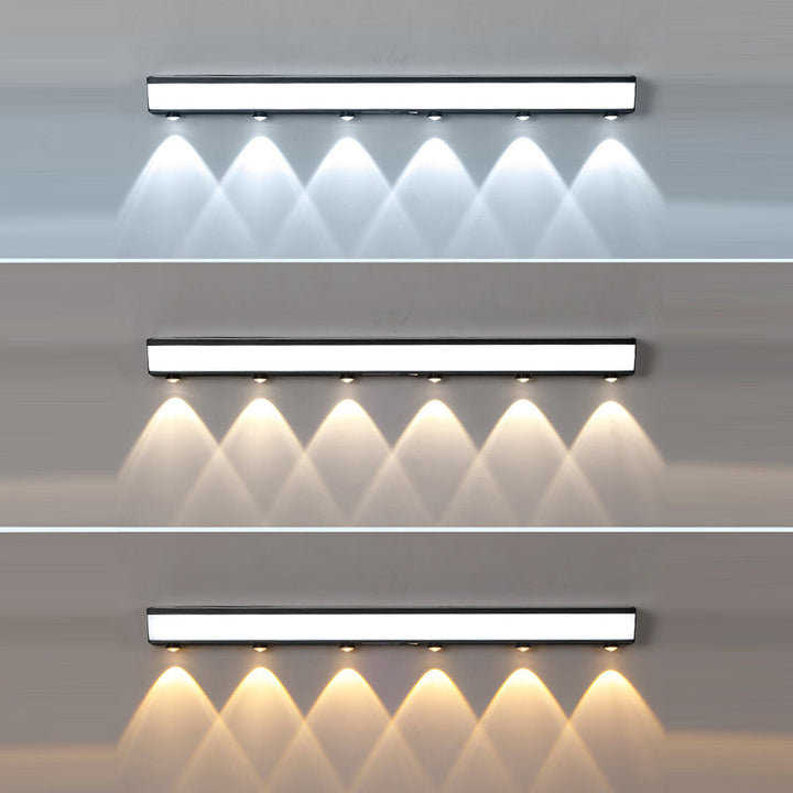 Soldrevet, vanntett, rektangulær LED-vegglampe med bevegelsessensor, laget av akryl, aluminium og rustfritt stål for terrassen