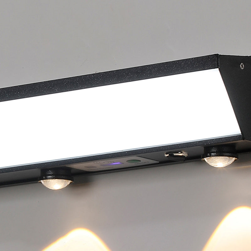 Soldrevet, vanntett, rektangulær LED-vegglampe med bevegelsessensor, laget av akryl, aluminium og rustfritt stål for terrassen