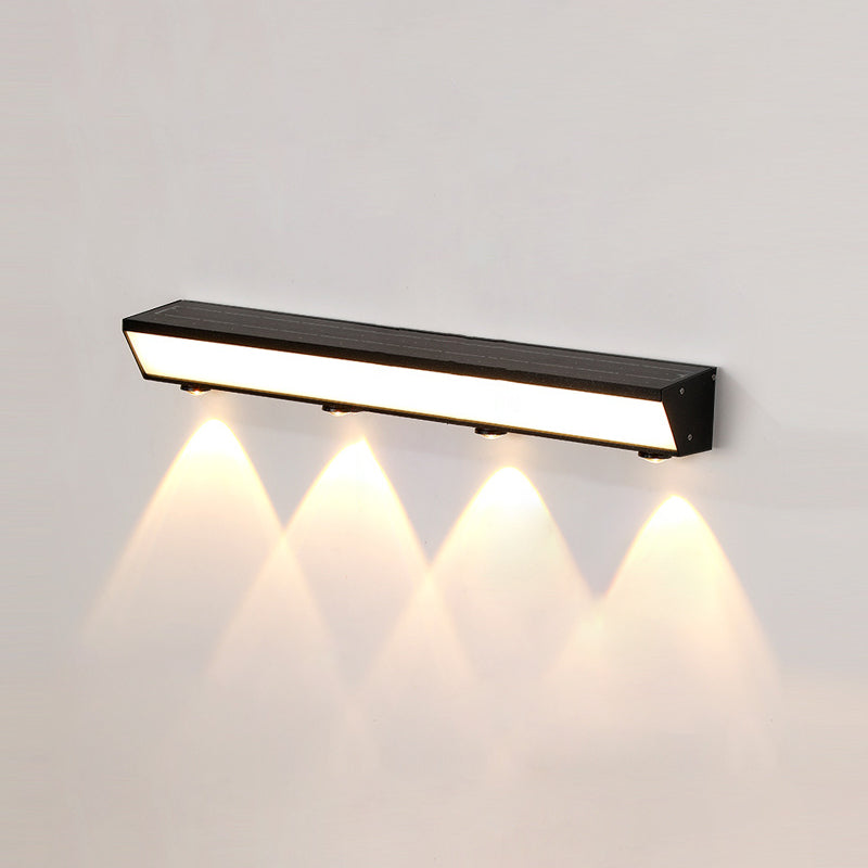 Soldrevet, vanntett, rektangulær LED-vegglampe med bevegelsessensor, laget av akryl, aluminium og rustfritt stål for terrassen