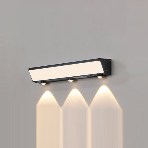 Soldrevet, vanntett, rektangulær LED-vegglampe med bevegelsessensor, laget av akryl, aluminium og rustfritt stål for terrassen
