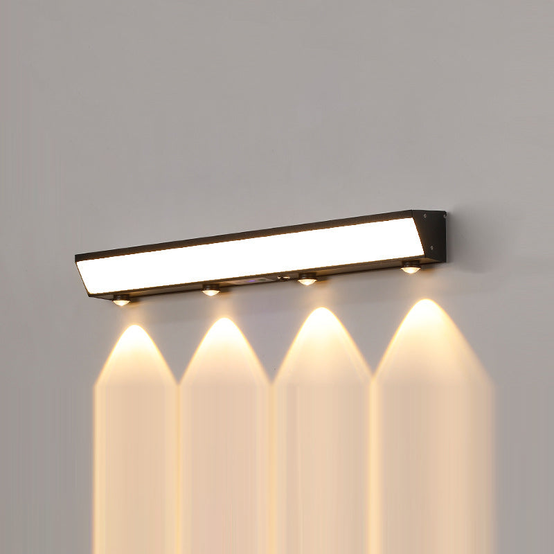Soldrevet, vanntett, rektangulær LED-vegglampe med bevegelsessensor, laget av akryl, aluminium og rustfritt stål for terrassen