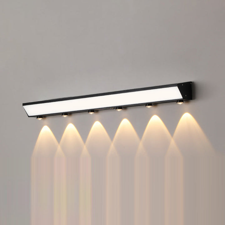 Soldrevet, vanntett, rektangulær LED-vegglampe med bevegelsessensor, laget av akryl, aluminium og rustfritt stål for terrassen