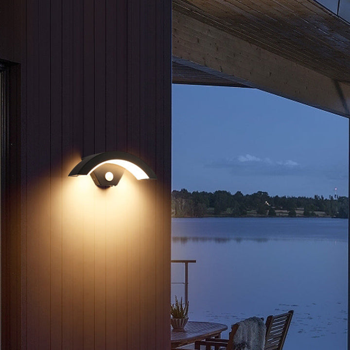 Moderne minimalistisk buet aluminium akryl LED vegglampe for hage | Skanto