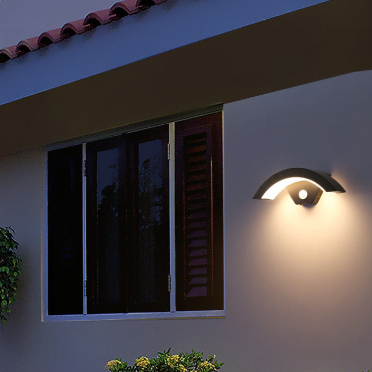 Moderne minimalistisk buet aluminium akryl LED vegglampe for hage | Skanto