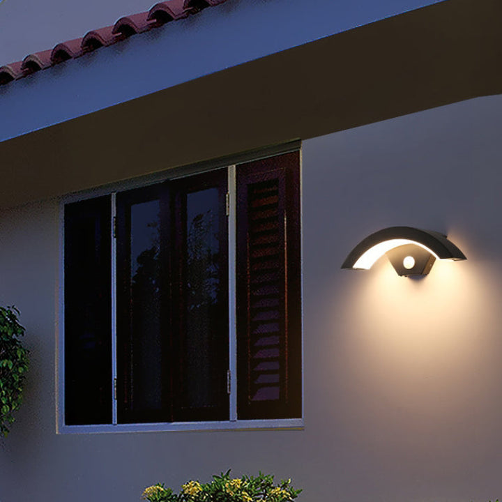 Moderne minimalistisk buet aluminium akryl LED vegglampe for hage | Skanto