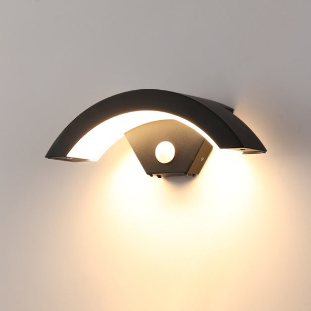 Moderne minimalistisk buet aluminium akryl LED vegglampe for hage | Skanto