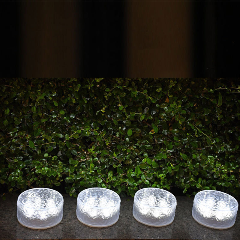 Rund LED-solcellelampe formet som en isblokk, laget av akryl for utendørs bruk