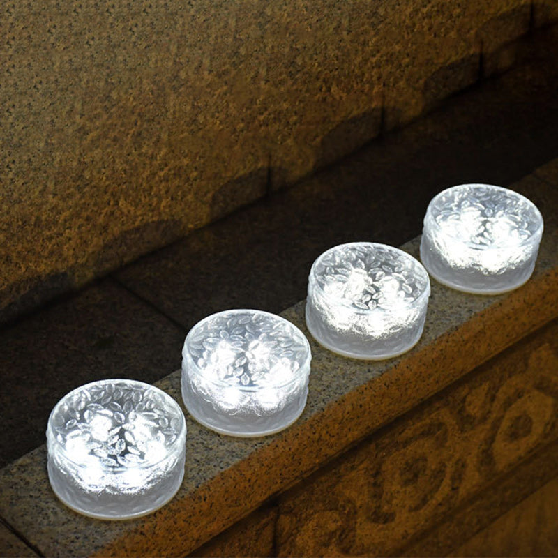 Rund LED-solcellelampe formet som en isblokk, laget av akryl for utendørs bruk