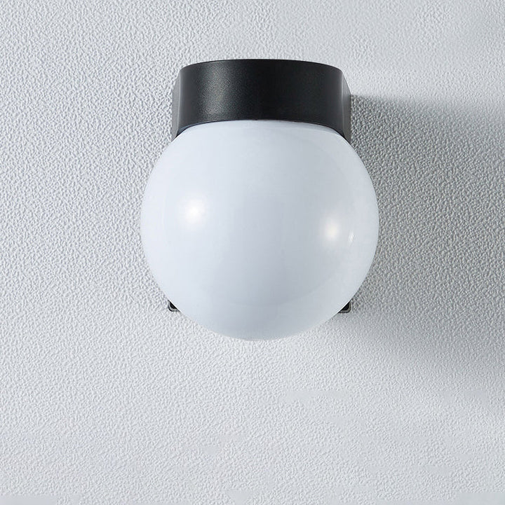 Vanntett, sfærisk vegglampe av polykarbonat-akryl med terrasselys