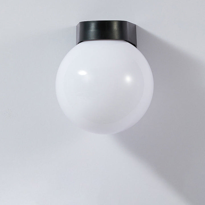 Moderne Enkelhet Vanntett Orb Polykarbonat Akryl 1-Lys Vegglampe For Utendørs Patio | Skanto