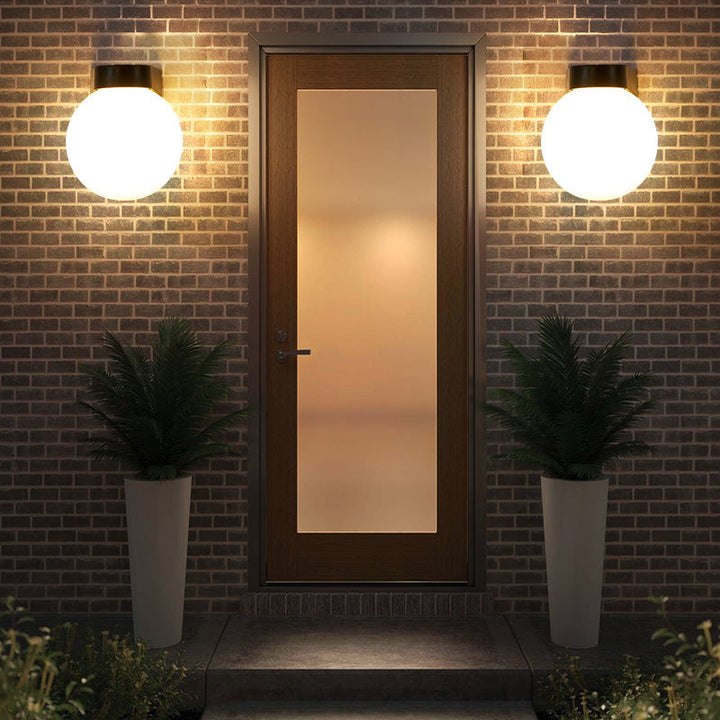Moderne Enkelhet Vanntett Orb Polykarbonat Akryl 1-Lys Vegglampe For Utendørs Patio | Skanto