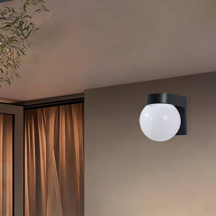 Vanntett, sfærisk vegglampe av polykarbonat-akryl med terrasselys