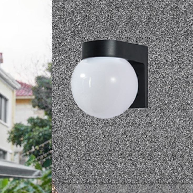 Moderne Enkelhet Vanntett Orb Polykarbonat Akryl 1-Lys Vegglampe For Utendørs Patio | Skanto