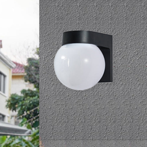 Moderne Enkelhet Vanntett Orb Polykarbonat Akryl 1-Lys Vegglampe For Utendørs Patio | Skanto