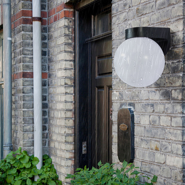 Moderne Enkelhet Vanntett Orb Polykarbonat Akryl 1-Lys Vegglampe For Utendørs Patio | Skanto