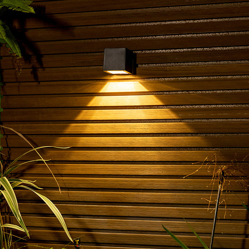 Moderne minimaliste kube plastisk solenergi LED vegglampe for hagen | Skanto