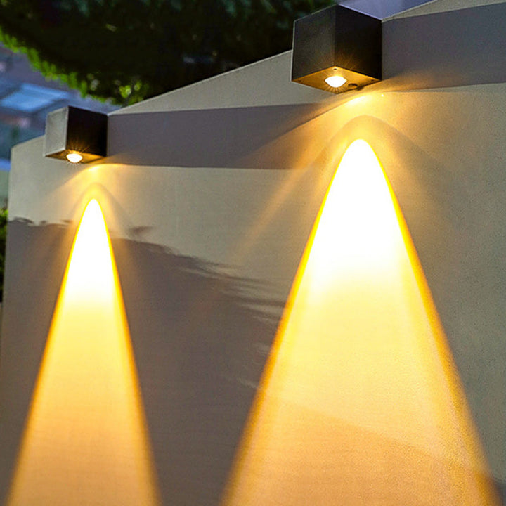 Moderne minimaliste kube plastisk solenergi LED vegglampe for hagen | Skanto