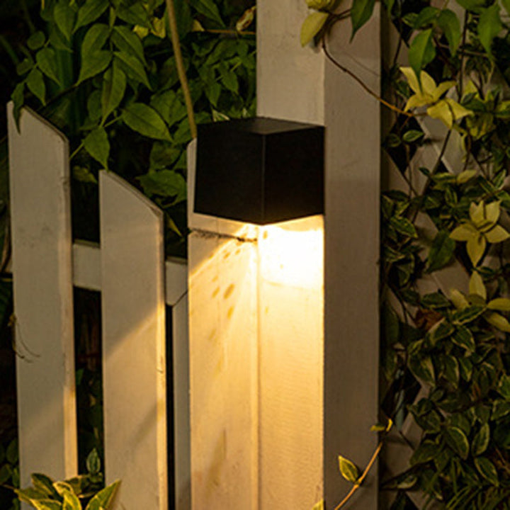 Moderne minimaliste kube plastisk solenergi LED vegglampe for hagen | Skanto