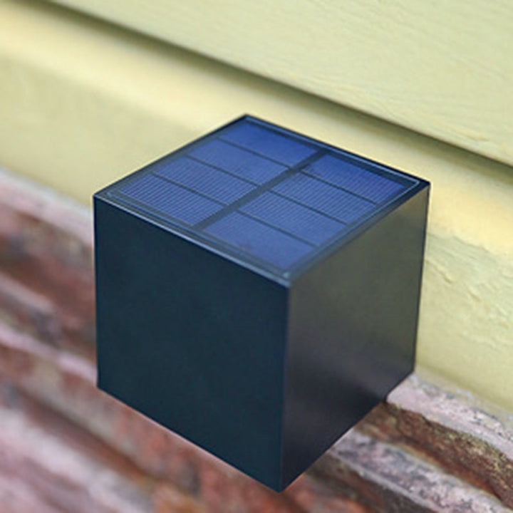 Moderne minimaliste kube plastisk solenergi LED vegglampe for hagen | Skanto