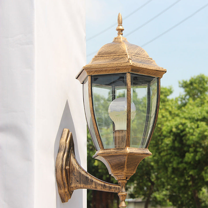 Samtidig Retro Vanntett Hexagonal Bur Aluminium Frostet Klart Glass 1-Lykt Vegglampe For Ute Patio | Skanto