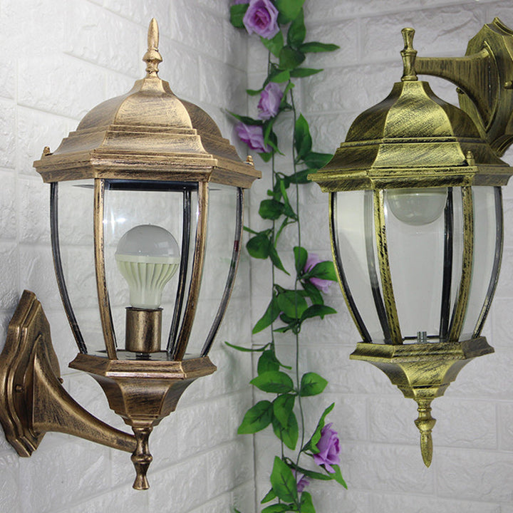 Samtidig Retro Vanntett Hexagonal Bur Aluminium Frostet Klart Glass 1-Lykt Vegglampe For Ute Patio | Skanto