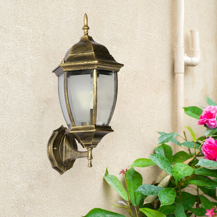 Samtidig Retro Vanntett Hexagonal Bur Aluminium Frostet Klart Glass 1-Lykt Vegglampe For Ute Patio | Skanto