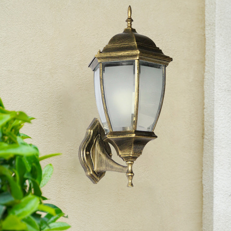 Samtidig Retro Vanntett Hexagonal Bur Aluminium Frostet Klart Glass 1-Lykt Vegglampe For Ute Patio | Skanto