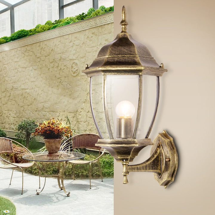 Moderne, vanntett, sekskantet vegglampe i retrostil laget av aluminium med frostet klart glass og burdesign for terrassen
