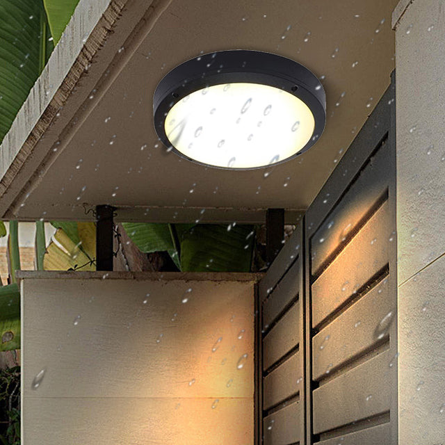 Vanntett rund LED-taklampe laget av aluminium og akryl for utendørs bruk, for innfelt montering i hagen.