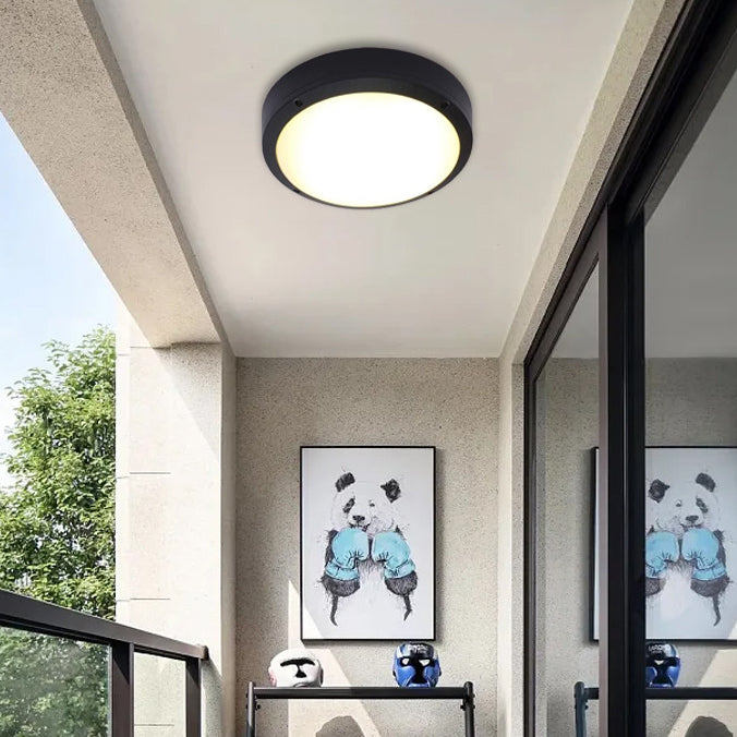Vanntett rund LED-taklampe laget av aluminium og akryl for utendørs bruk, for innfelt montering i hagen.