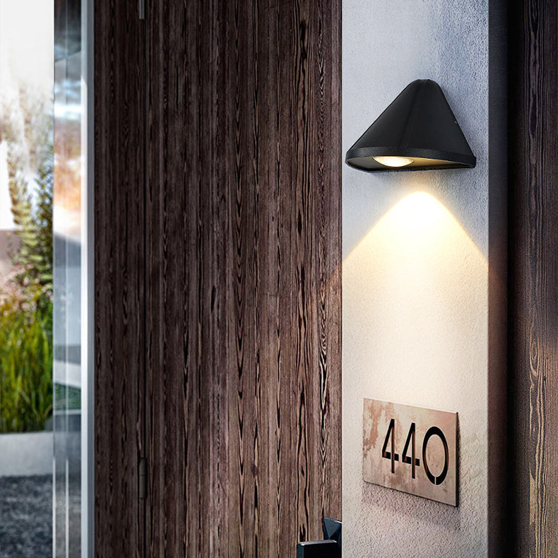 Moderne Minimalistisk Vanntett Trekant Halvsirkel Støpt Aluminium PC LED Vegglampe For Utendørs Patio | Skanto