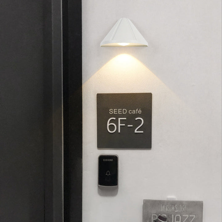 Moderne Minimalistisk Vanntett Trekant Halvsirkel Støpt Aluminium PC LED Vegglampe For Utendørs Patio | Skanto