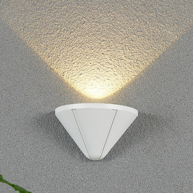 Moderne Minimalistisk Vanntett Trekant Halvsirkel Støpt Aluminium PC LED Vegglampe For Utendørs Patio | Skanto