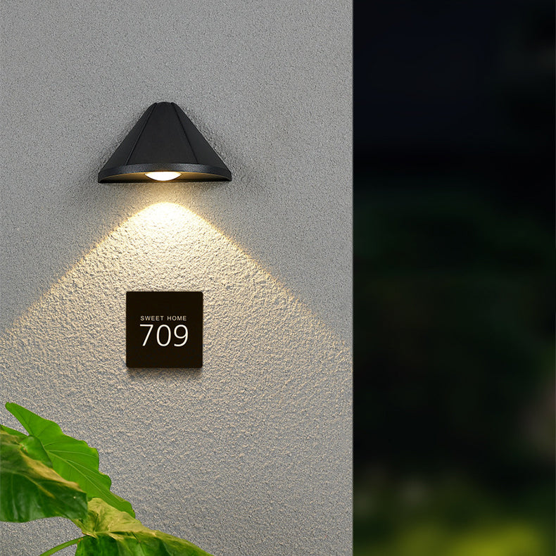 Moderne Minimalistisk Vanntett Trekant Halvsirkel Støpt Aluminium PC LED Vegglampe For Utendørs Patio | Skanto