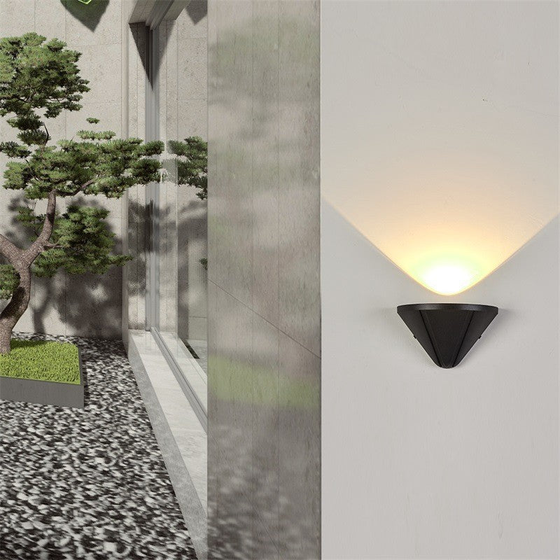 Moderne Minimalistisk Vanntett Trekant Halvsirkel Støpt Aluminium PC LED Vegglampe For Utendørs Patio | Skanto