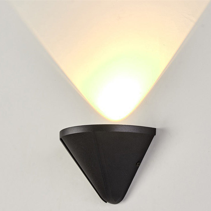 Moderne Minimalistisk Vanntett Trekant Halvsirkel Støpt Aluminium PC LED Vegglampe For Utendørs Patio | Skanto