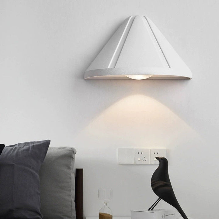 Moderne Minimalistisk Vanntett Trekant Halvsirkel Støpt Aluminium PC LED Vegglampe For Utendørs Patio | Skanto