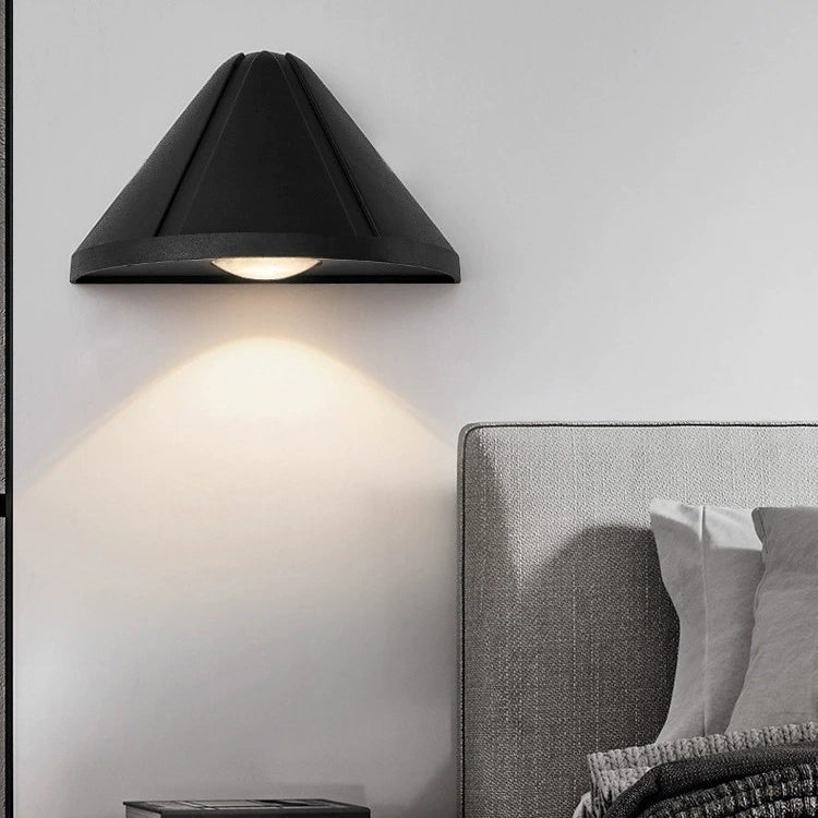 Moderne Minimalistisk Vanntett Trekant Halvsirkel Støpt Aluminium PC LED Vegglampe For Utendørs Patio | Skanto