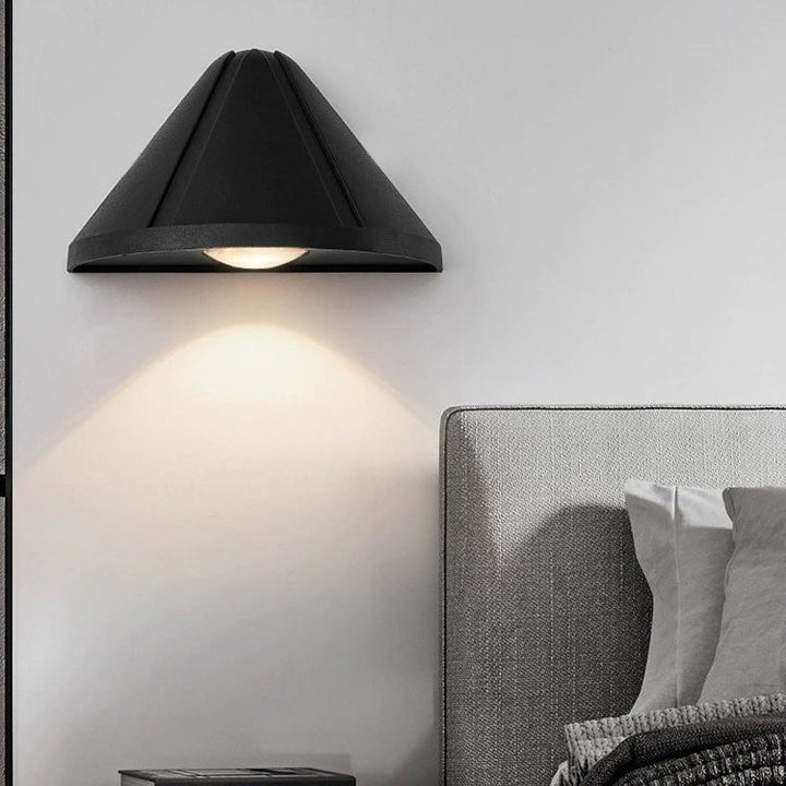 Moderne Minimalistisk Vanntett Trekant Halvsirkel Støpt Aluminium PC LED Vegglampe For Utendørs Patio | Skanto